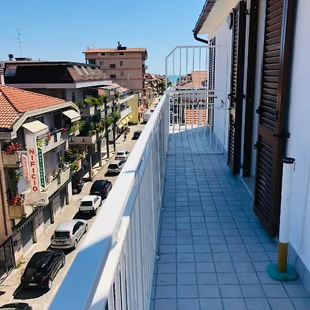 D Annunzio House 4*