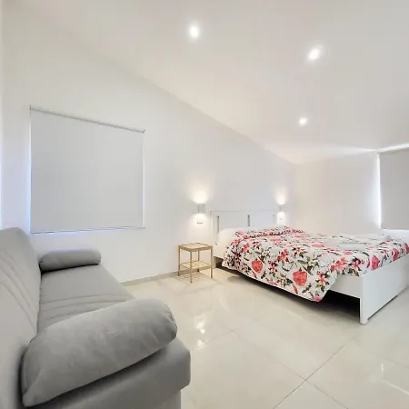 D Annunzio House 3* 马帝斯兹罗