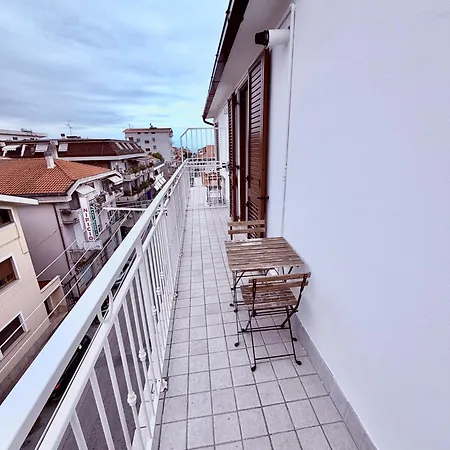 D Annunzio House 4*