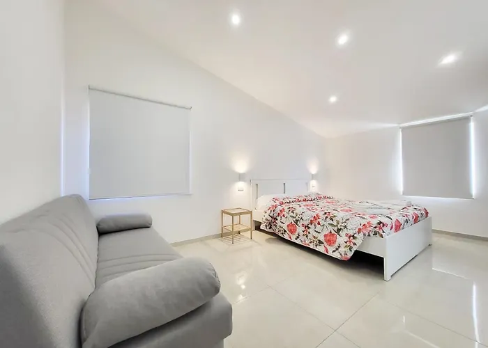 D Annunzio House 3* مارتينسيكورو